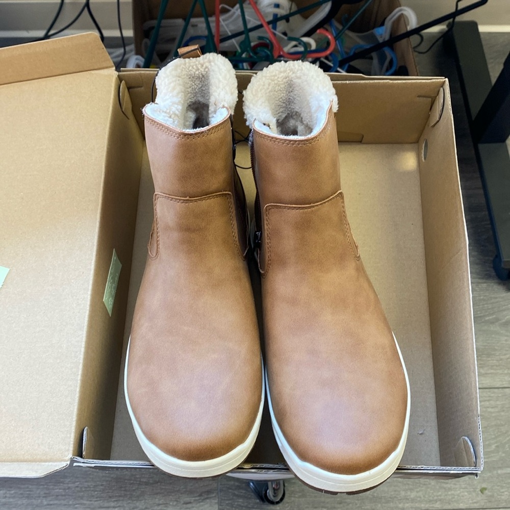 Eddie Bauer ladies winter boot